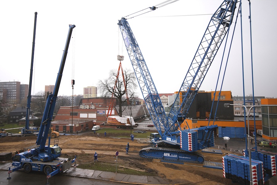Demag CC2800 crane
